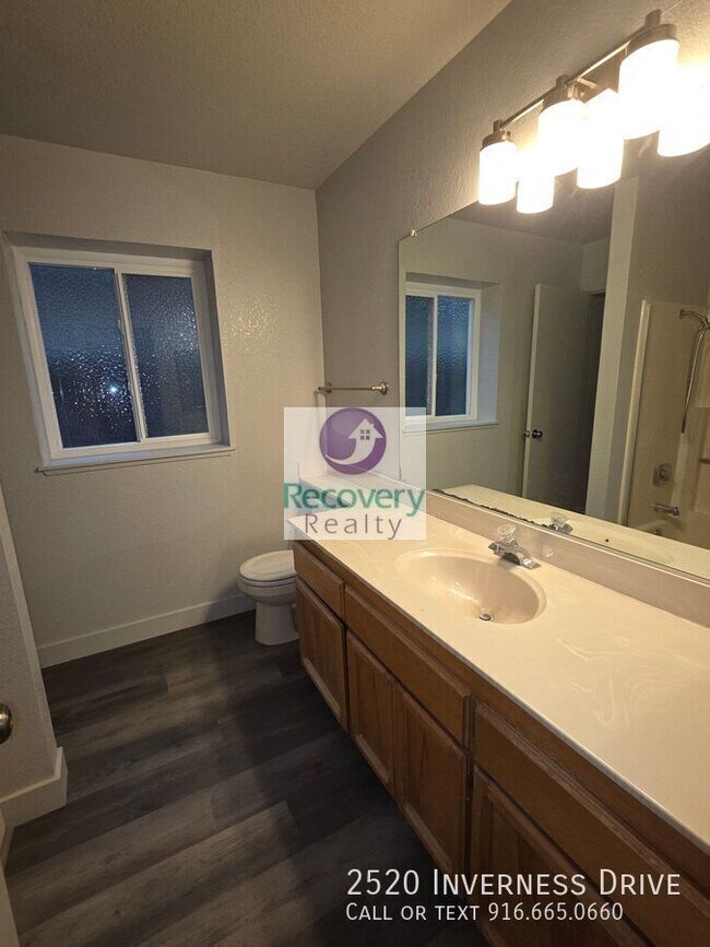 Building Photo - 2520 Inverness Dr