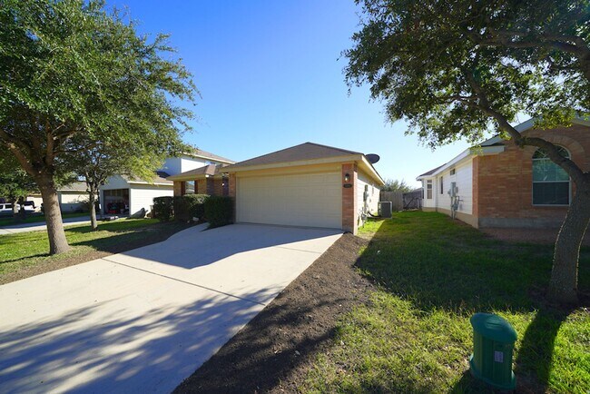 Building Photo - Beautifully Renovated Home Now Available in Converse.  Realtor Commission: $500