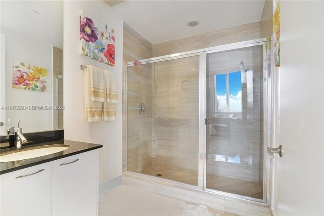 Building Photo - 15811 Collins Ave