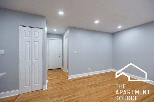 Building Photo - 6954 N Sheridan Rd