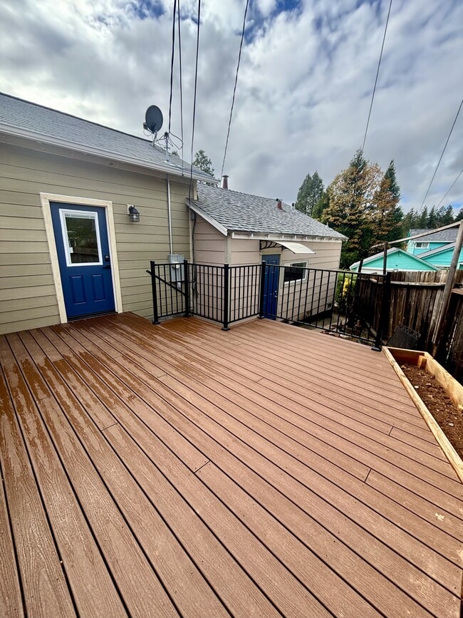 Building Photo - 668 S Auburn St