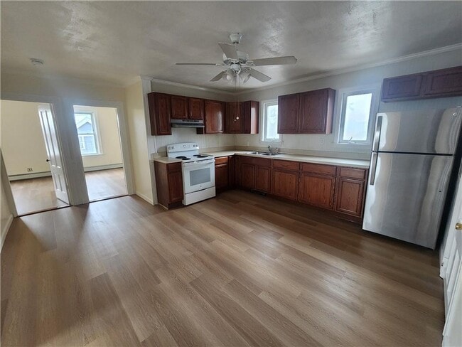 Building Photo - 37 Forest Ave