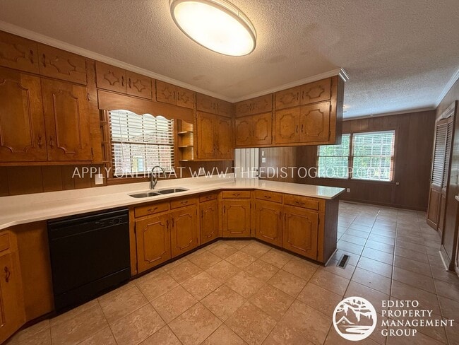 Building Photo - Charming Country Living with Modern Comforts