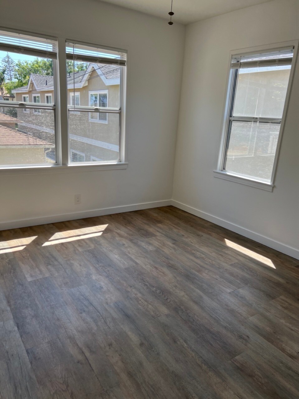 Building Photo - 1605 Blossom Ln