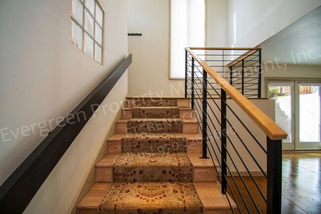 Building Photo - 419 W Mountain Ave