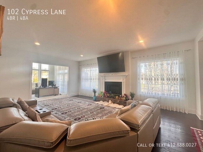 Building Photo - 102 Cypress Ln