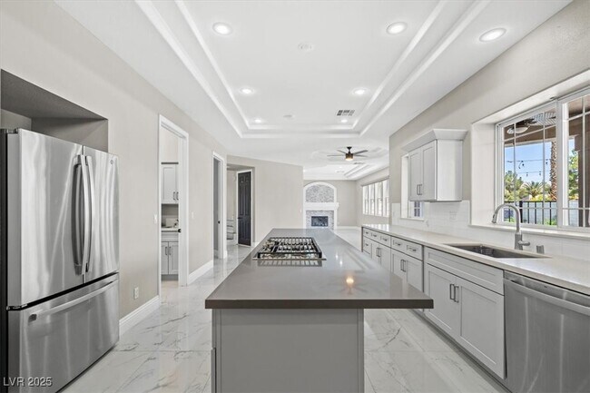 Building Photo - 8000 Silver King Dr