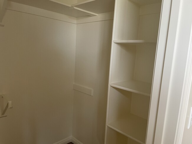 Building Photo - 860 E 1600 S