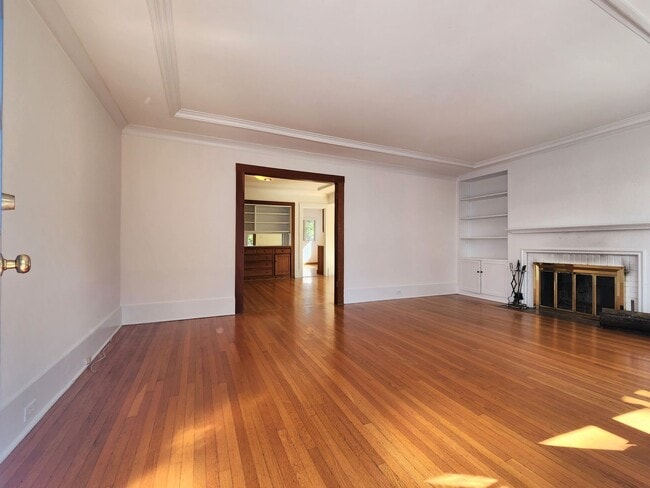 Building Photo - Charming Single Family Home in Downtown Pa...