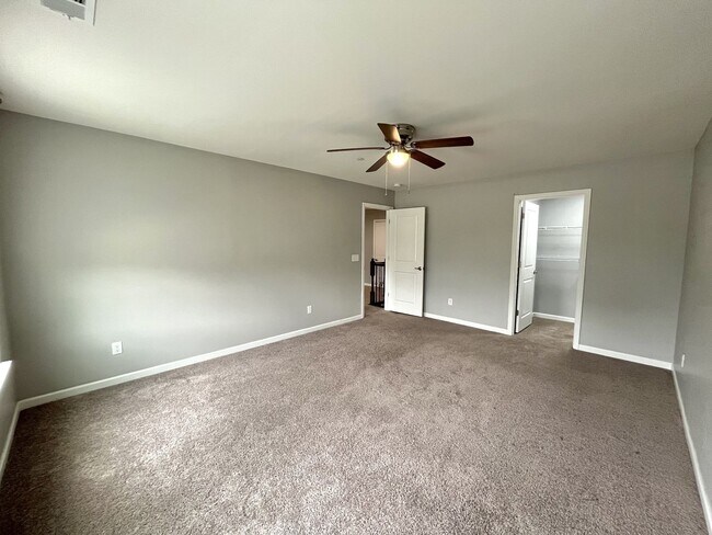 Building Photo - SPACIOUS FRANKLIN HOME WITH UPGRADES