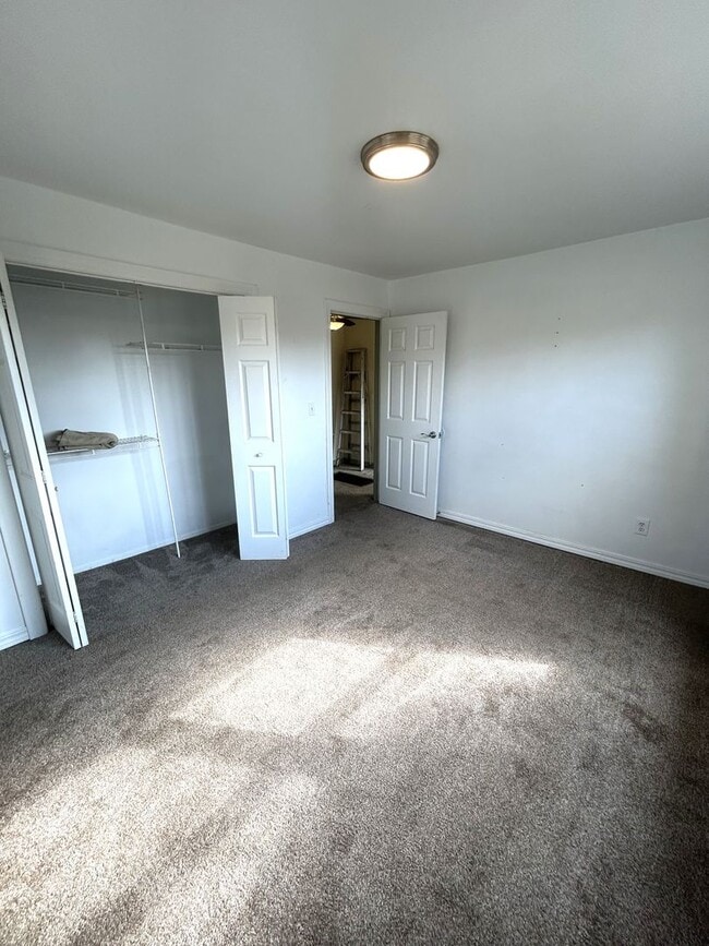 Building Photo - 2 bedroom 1 bath home