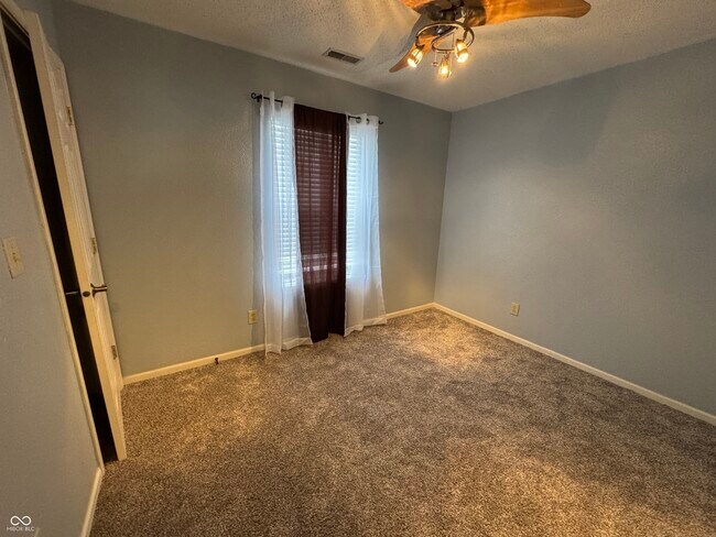 Building Photo - 4631 W Smith Valley Rd