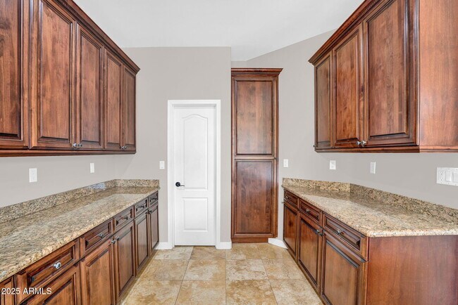 Building Photo - 1414 W Coral Reef Dr