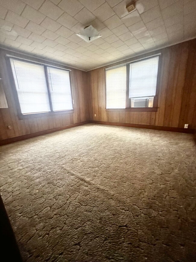 Building Photo - 505 E Coleman Ave