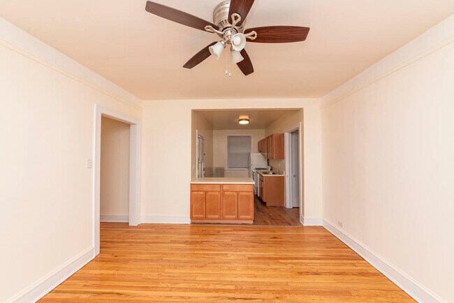 Building Photo - 735 Hinman Ave