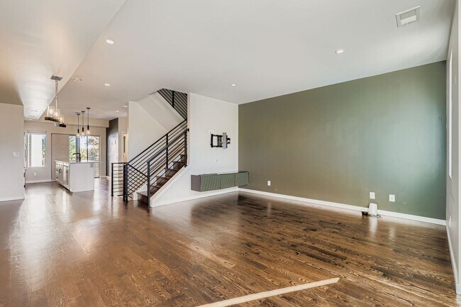 Building Photo - Modern 2bed/2 Bath in the Heart of Denver!