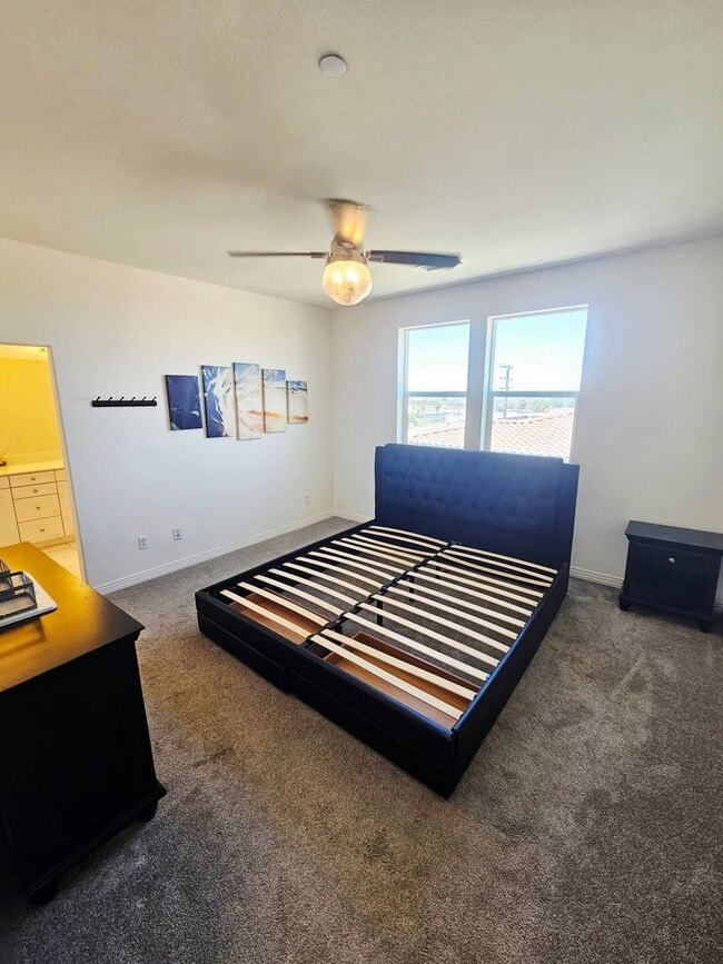 Building Photo - Gorgeous Stand Alone Town Home / Rolling Hills Golf Club is your Back Yard