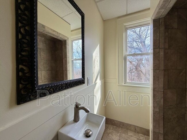 Building Photo - 43 Ravenscroft Dr