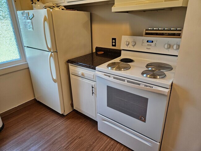 Building Photo - 1923 Viking Dr NW