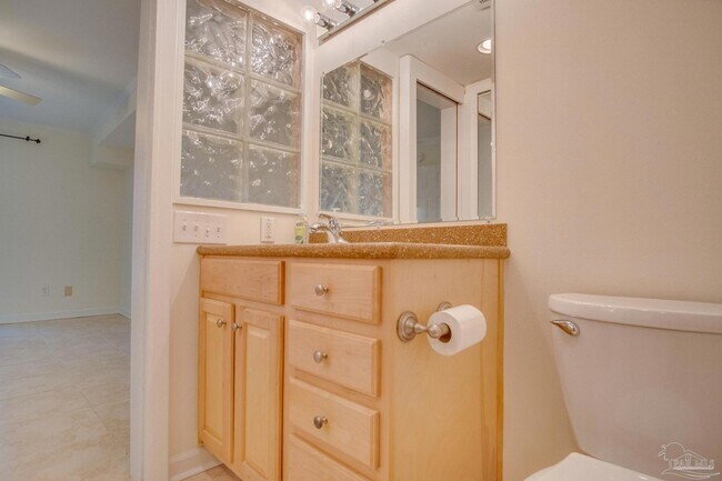 Building Photo - 710 Scenic Hwy