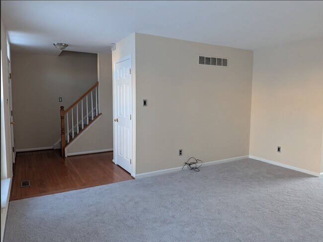 Building Photo - 906 Hamilton Rd