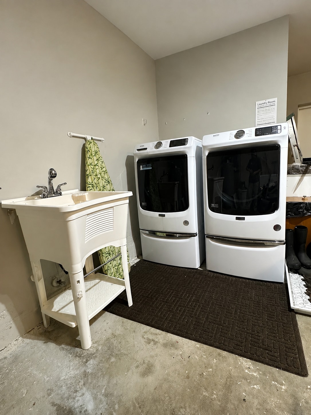 Laundry - 320 37th Ave NE