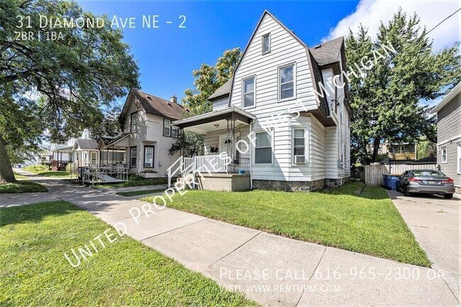 Building Photo - 31 Diamond Ave NE