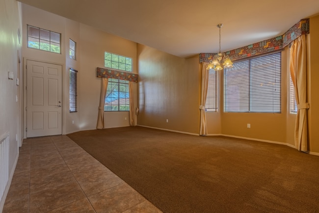 Building Photo - Beautiful home, close to Walmart, Sprouts ...