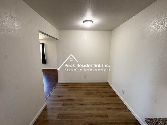 Building Photo - 4540 Ashcroft Ave
