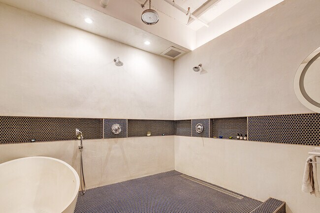 Building Photo - 385 Tehama St
