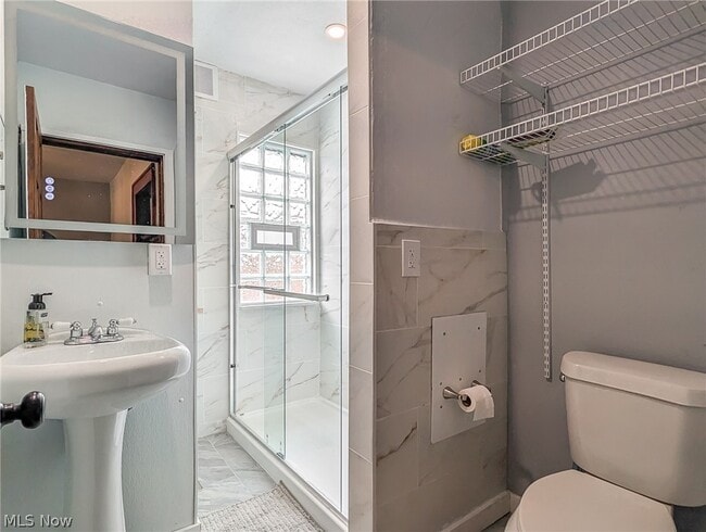 Building Photo - 1268 Pondview Ave