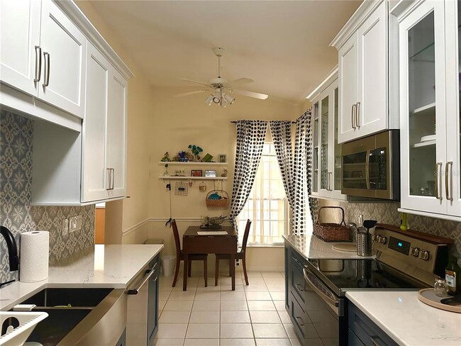 Building Photo - 251 Vista Del Lago Way