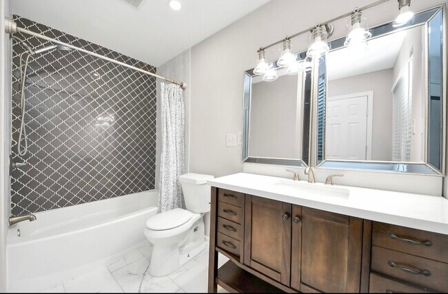 Building Photo - 9638 Ravensworth Dr