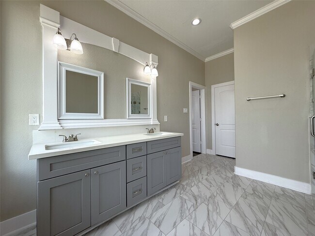 Building Photo - 2123 Bidwell Dr