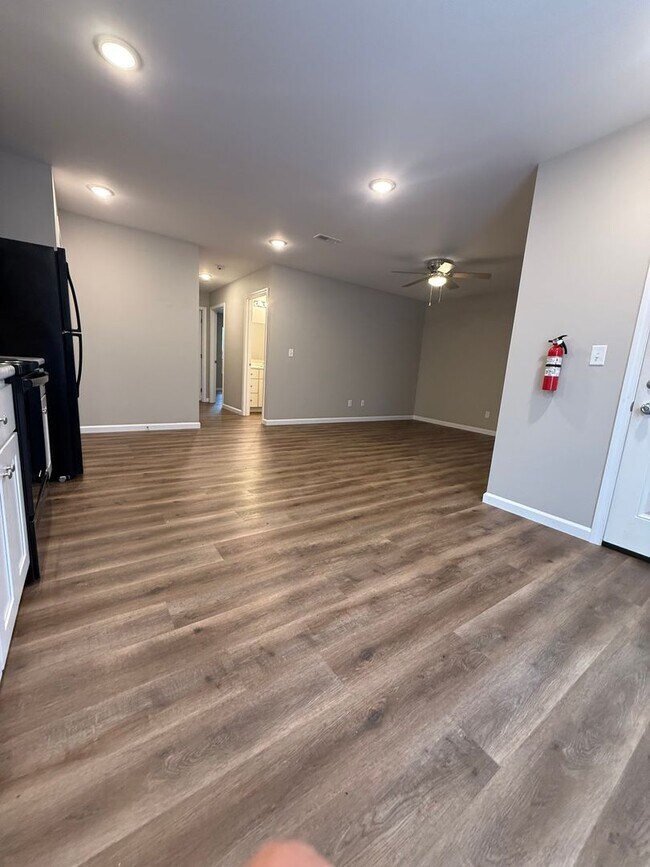 Building Photo - 2 Bedroom 1 Bathroom Apartment in Jackson, MO