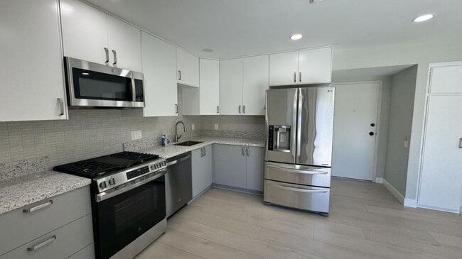 Building Photo - 10541 Caminito Baywood