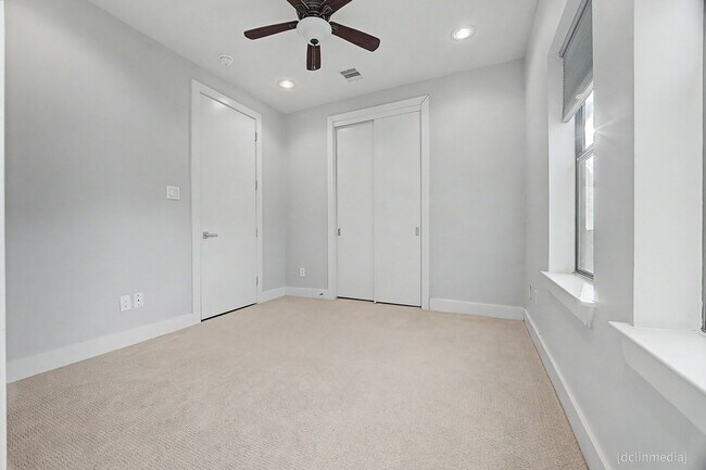 Building Photo - 1705 Alamo St