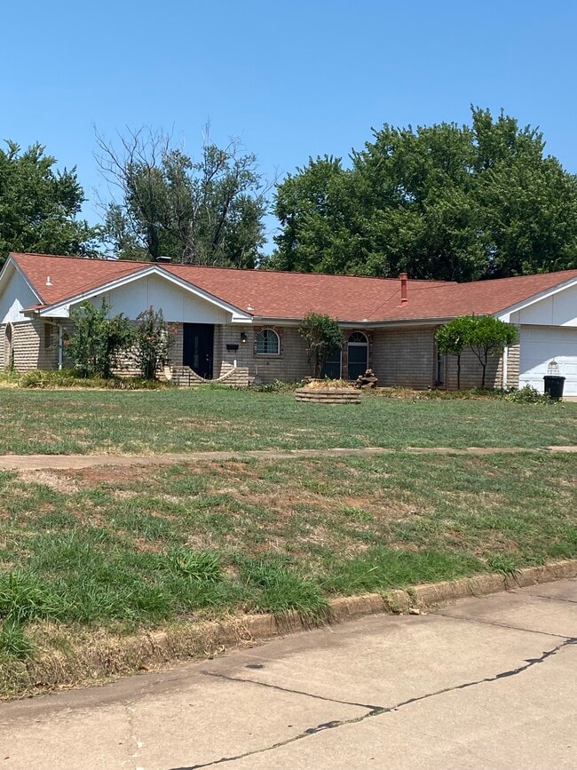 Building Photo - 704 N Dryden Cir