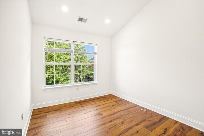 Building Photo - 12953 Clarksburg Square Rd