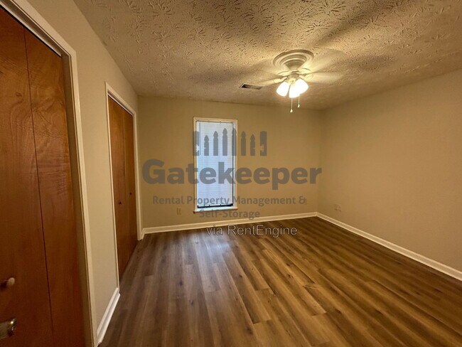 Building Photo - 115 Meadowbrook Ct