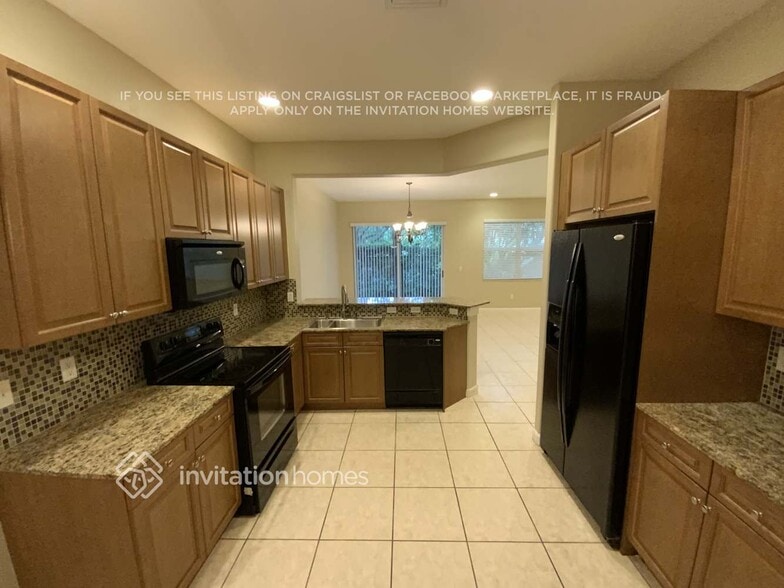 Building Photo - 102 W Prive Cir