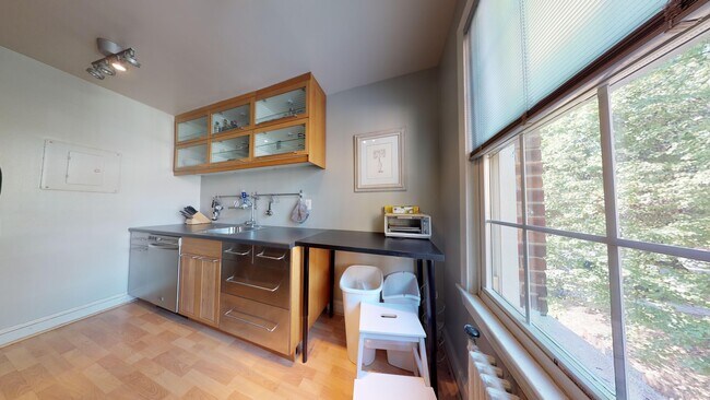 Building Photo - Large One Bedroom with Renovated Kitchen, Off Street Parking Included, Separate Office Space!