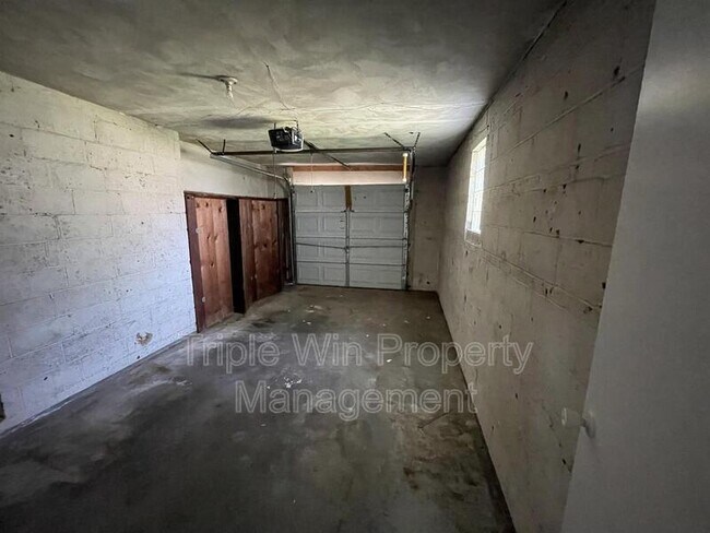 Building Photo - 7117 Forest Hill Dr