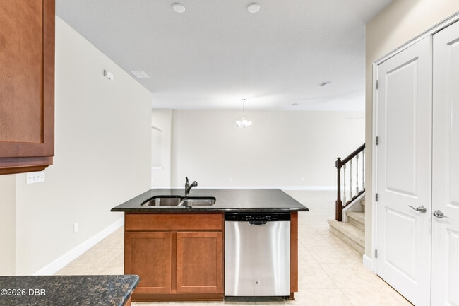 Building Photo - 802 Aldenham Ln