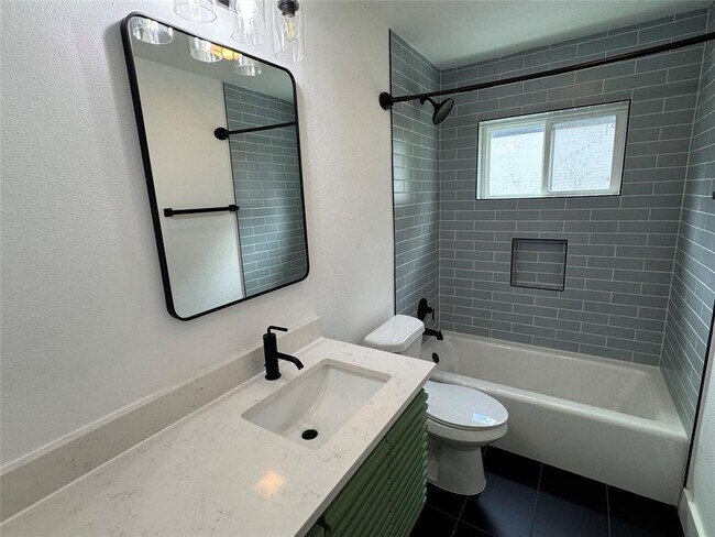 Building Photo - 5805 N Hampton Dr