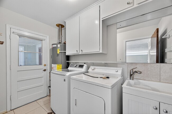 Building Photo - 9123 Langdon Ln