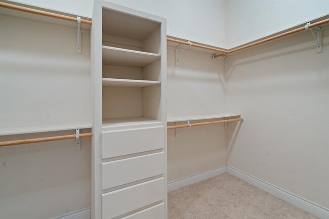 Building Photo - 31 Running Deer Mdws