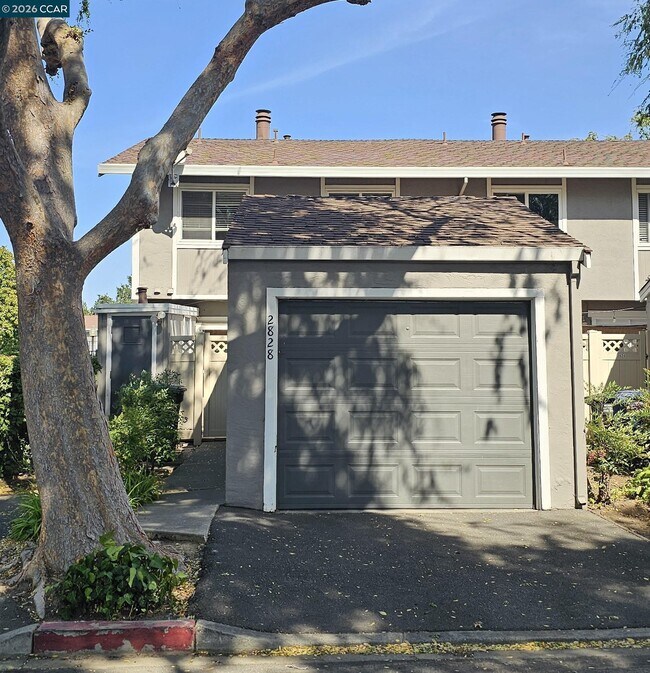 Building Photo - 2828 Royal Ann Ln