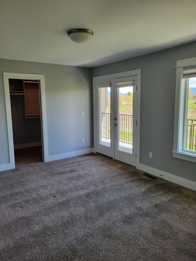 Building Photo - 3 Bedroom, 2 1/2 Bathroom Townhouse -2 weeks free rent with 1-year lease-