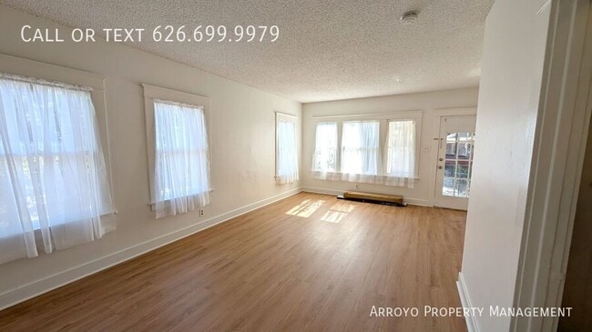 Building Photo - 157 Norumbega Dr